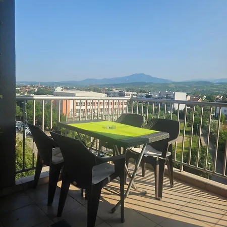 Апартаменты Beautiful 3 Bedroom Mountain View Скопье